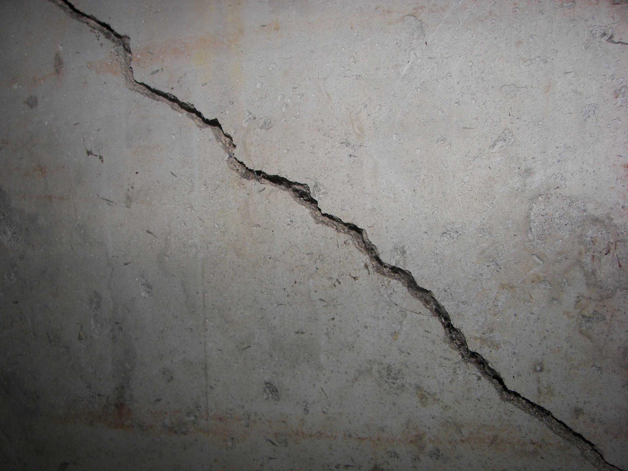 Check Wall Cracks